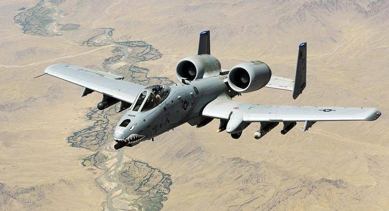 A-10攻击机火力表现，空中霸主的无与伦比的力量展示，A-10攻击机的空中霸主地位与无与伦比的火力展示