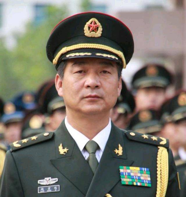 十四集团军司令，英勇无畏的军事领袖，十四集团军司令，英勇无畏的军事领袖