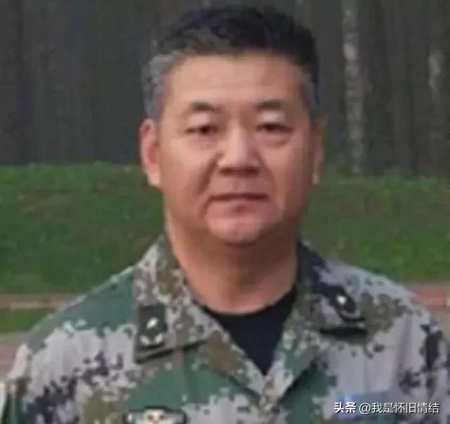 集团军军长与正厅级干部，职务对比与职责解析，集团军军长与正厅级干部，职务对比及职责详解