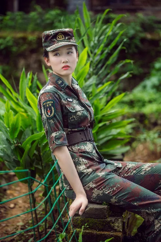 女兵军旅感悟，坚韧、成长与荣耀之路，女兵荣耀之路，军旅中的坚韧与成长之路
