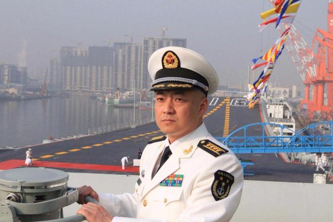 辽宁舰原舰长张峥，海军英雄的卓越领航，辽宁舰原舰长张峥，海军英雄的领航传奇
