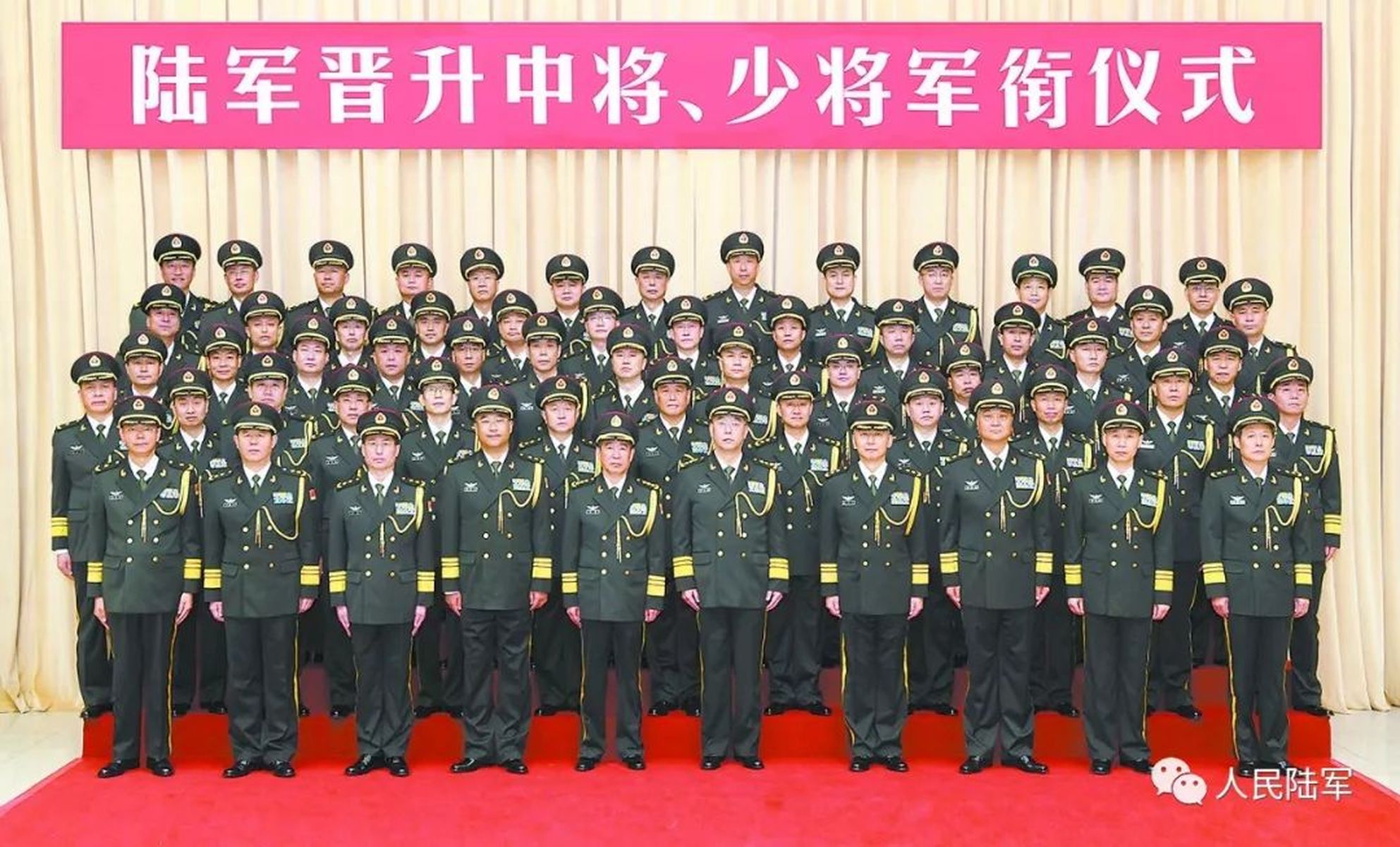 盖立民将军一家三口照片，家庭的力量与时代的印记，盖立民将军一家三口照片，家庭力量与时代印记的见证