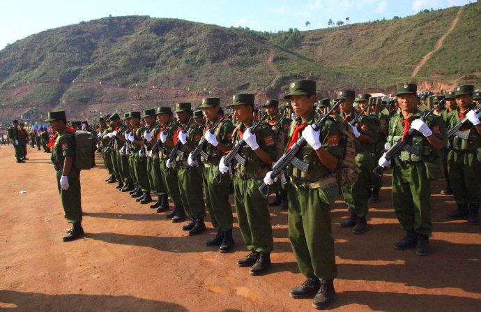 美军现役运兵装甲车，力量与技术的完美结合，美军现役运兵装甲车，力量与技术的巅峰融合