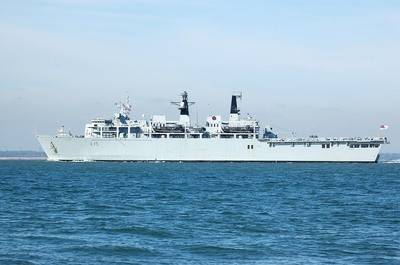 英国船坞登陆舰，探索海洋力量的新纪元，英国船坞登陆舰，新纪元海洋力量的探索者