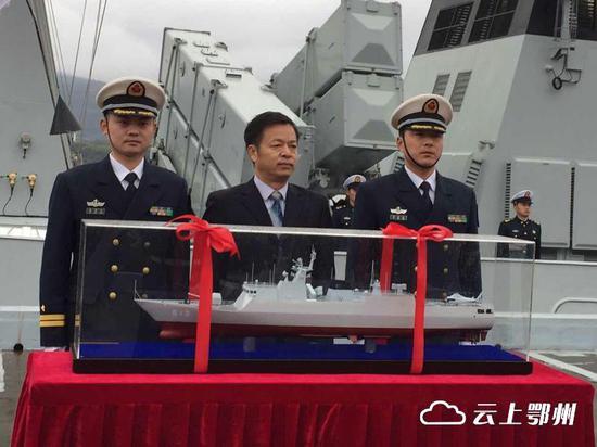 黄石舰舰长邓小全，海军精英的杰出代表，黄石舰舰长邓小全，海军精英典范