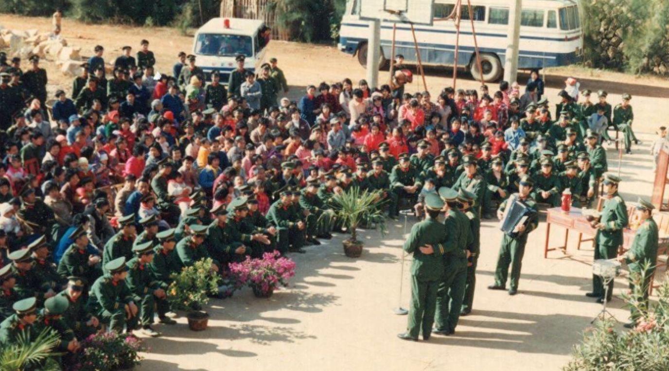 女兵被欺负，揭示问题背后的真相与寻求解决之道，女兵遭遇欺凌，揭示真相与寻求解决之道