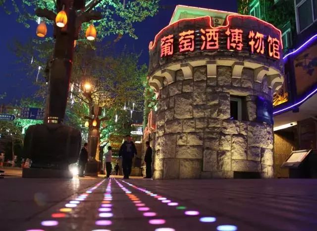 青岛特色街与海军节，城市文化的独特交融，青岛特色街与海军节，城市文化的独特交融庆典