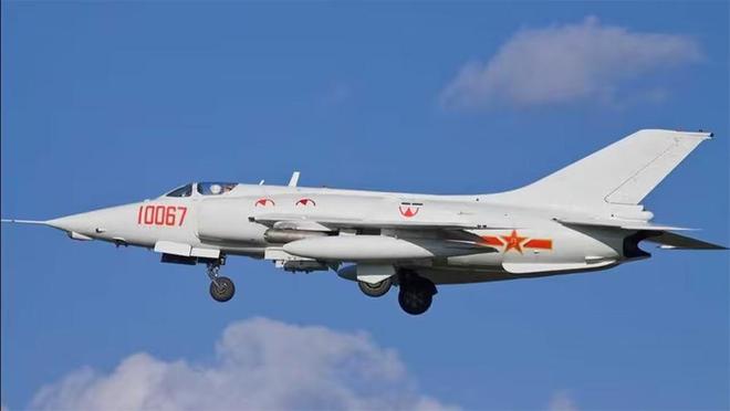 强5攻击机，超音速的空中霸主，强5攻击机，超音速空中霸主风采展示