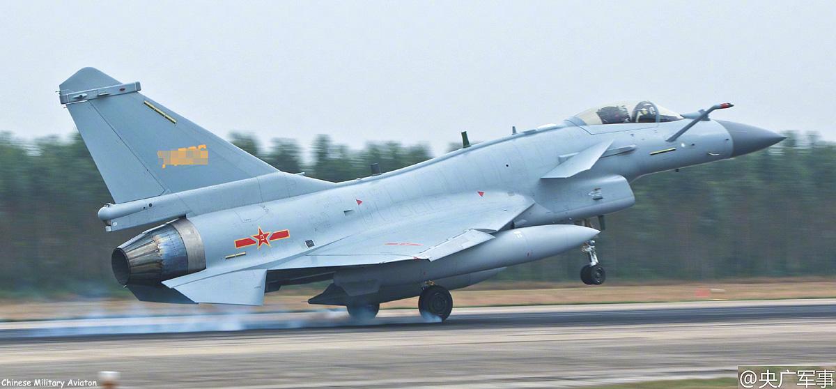 中国空军装备的第4代隐形战斗机，新时代的空中利剑，中国空军第四代隐形战斗机，新时代空中利剑亮相