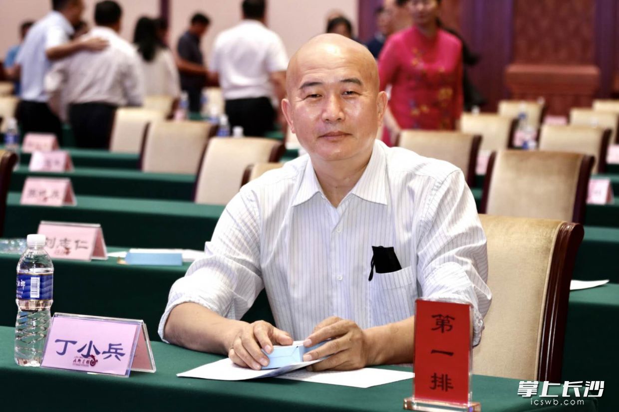 丁小军的级别，多维度解析其身份与地位，丁小军的身份与地位多维度解析，深度探究其级别与影响力