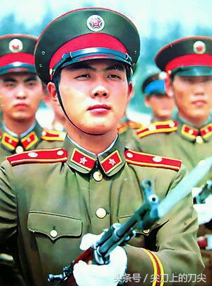 关于穿87式军服是否犯法的探讨，穿87式军服是否违法，深入探讨与解析