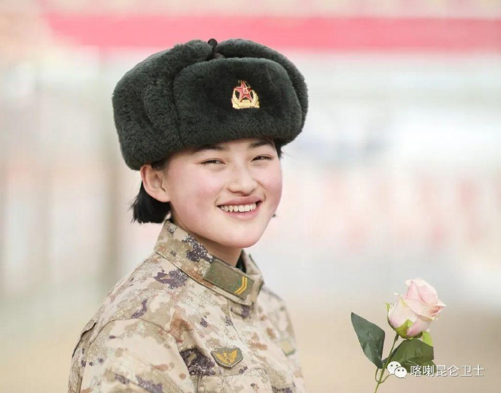 女兵的情怀，坚韧、柔情与无畏，女兵的情怀，坚韧、柔情与无畏的力量