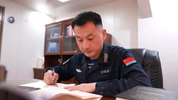 辽宁舰长背景揭秘，名字与出身地引人瞩目，辽宁舰长背景大揭秘，引人瞩目的名字与出身地