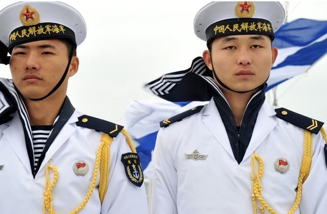中国海军女兵礼服与高跟鞋，现代军事中的优雅与力量，中国海军女兵礼服与高跟鞋，现代军事中的优雅与力量展现