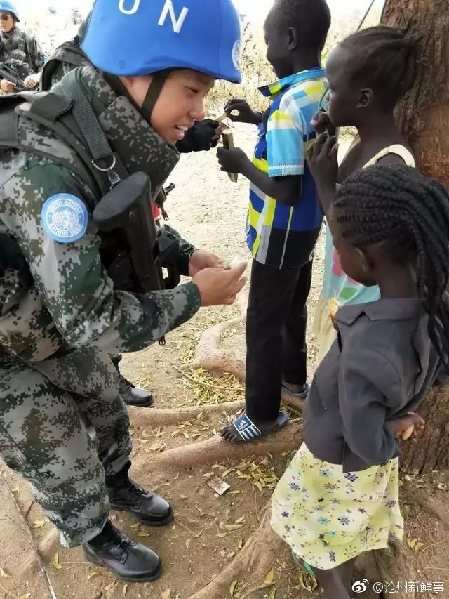 非洲女兵阅兵图片，展现力量与荣耀的画卷，非洲女兵阅兵风采，力量与荣耀的壮丽画卷