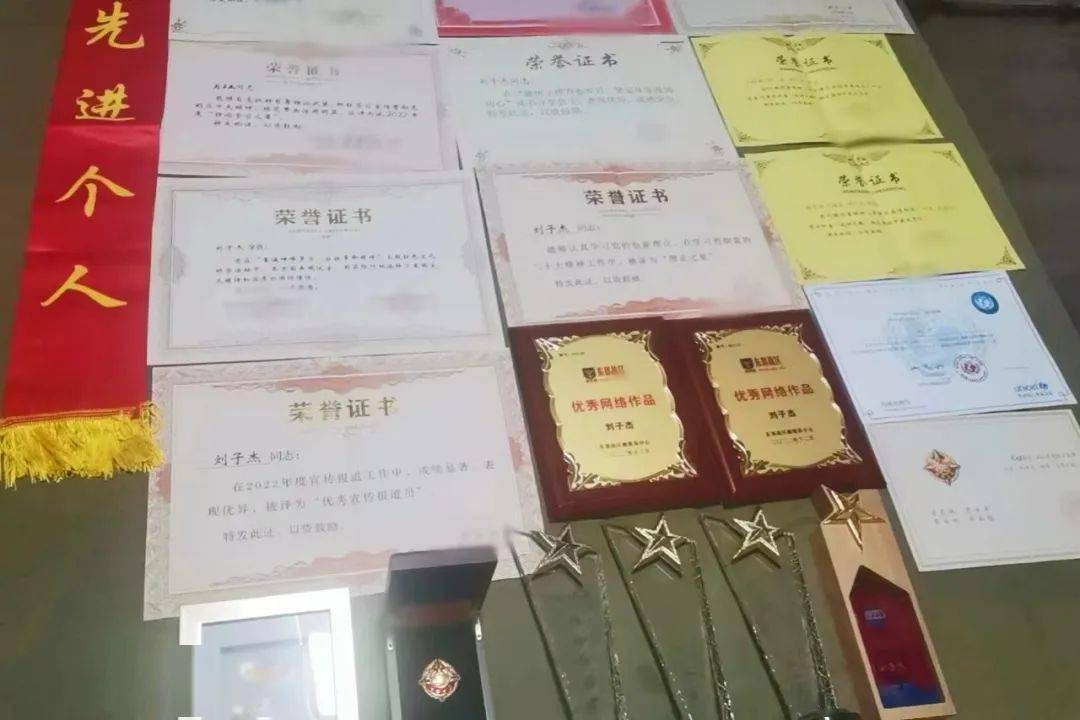 解放军报是否属于核心期刊，深度解析与探讨，解放军报，核心期刊的地位与深度解析