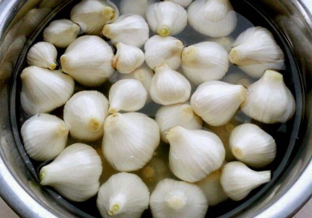 家常美味，糖蒜的腌制方法，家常美味，糖蒜腌制方法详解
