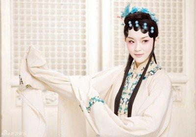 京剧演员储兰兰去世，一位英才的离去与京剧艺术的哀思，京剧英才储兰兰离世，艺术界哀悼巨星陨落