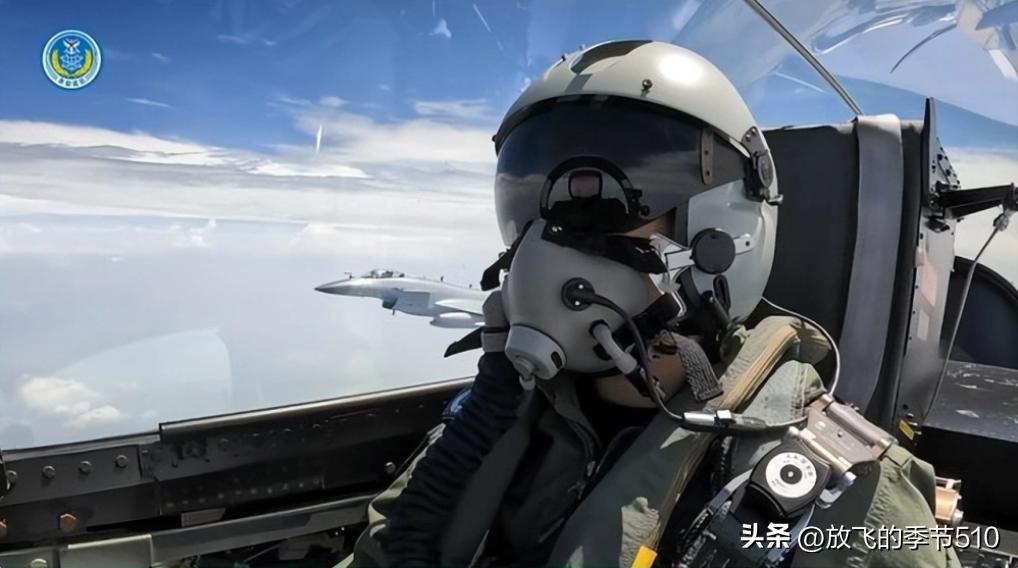 歼11B与苏-30，究竟谁更厉害？，歼11B与苏-30战机性能对比，谁更占优势？