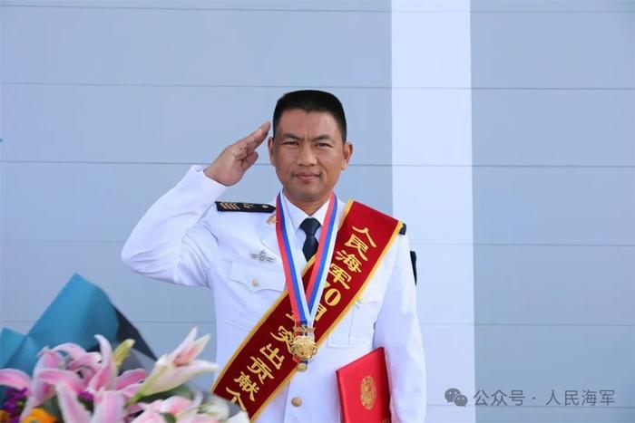 昆明舰张尧，海军英雄的成长与担当，昆明舰张尧，海军英雄的蜕变与担当