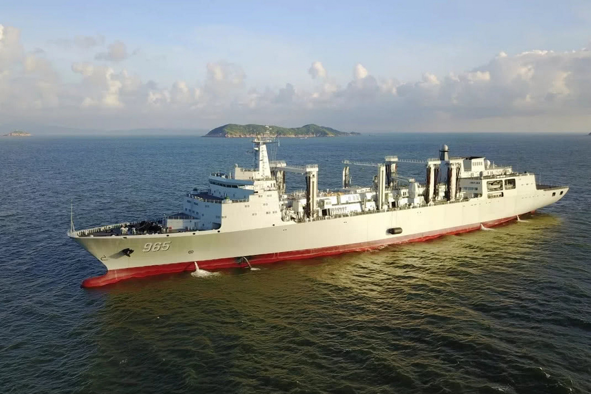 揭秘中国海军的远洋先锋——901型远洋补给舰，揭秘中国海军远洋先锋，901型补给舰探秘