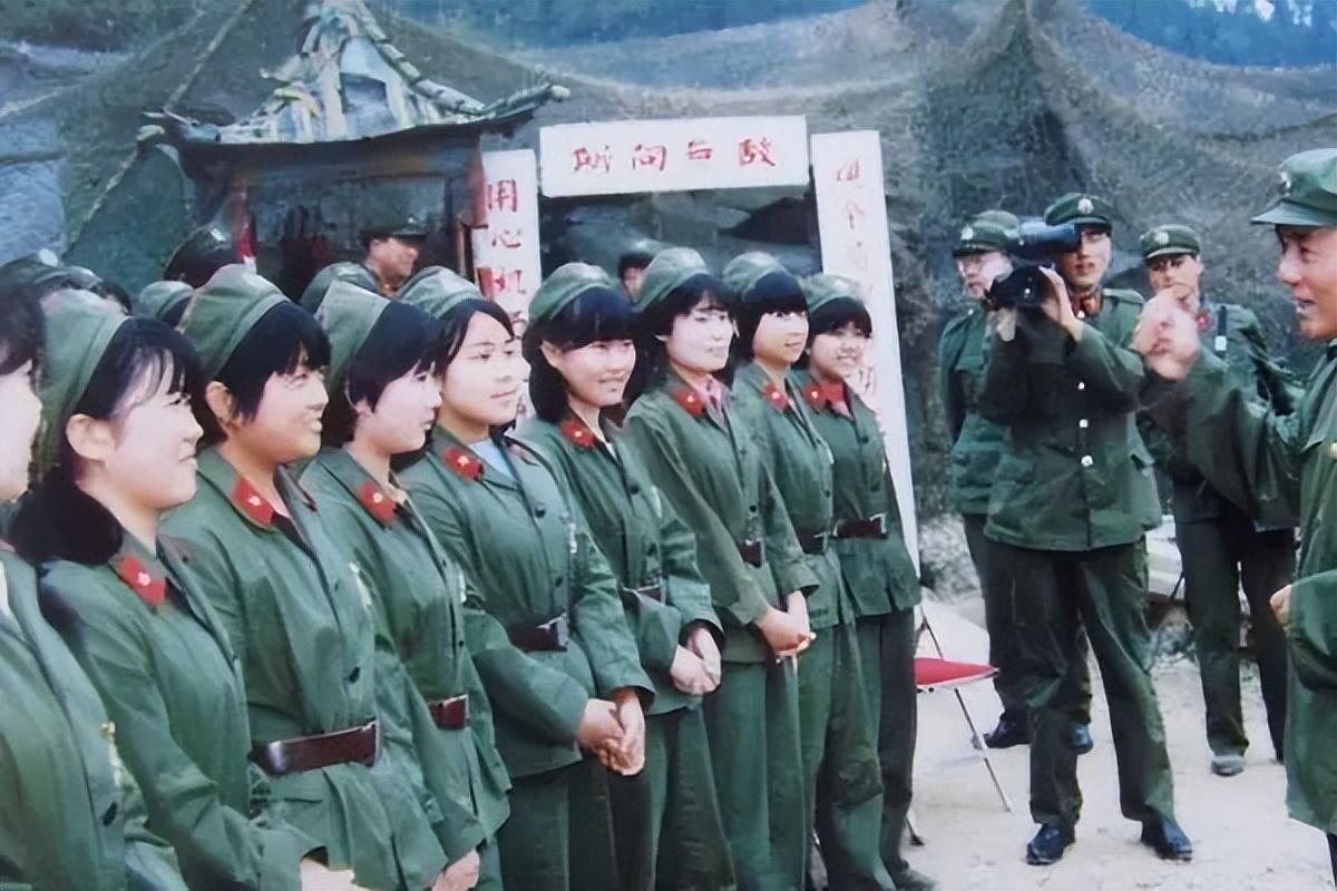 90年代中国女兵方队的独特风采，90年代中国女兵方队的独特魅力与风采