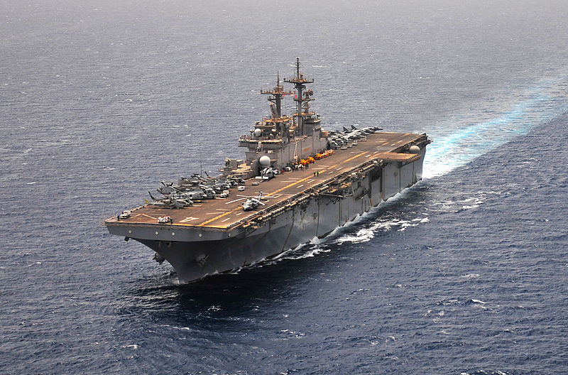 黄蜂级两栖攻击舰与F-35B，现代海空力量的完美结合，黄蜂级两栖攻击舰与F-35B，现代海空力量的巅峰组合