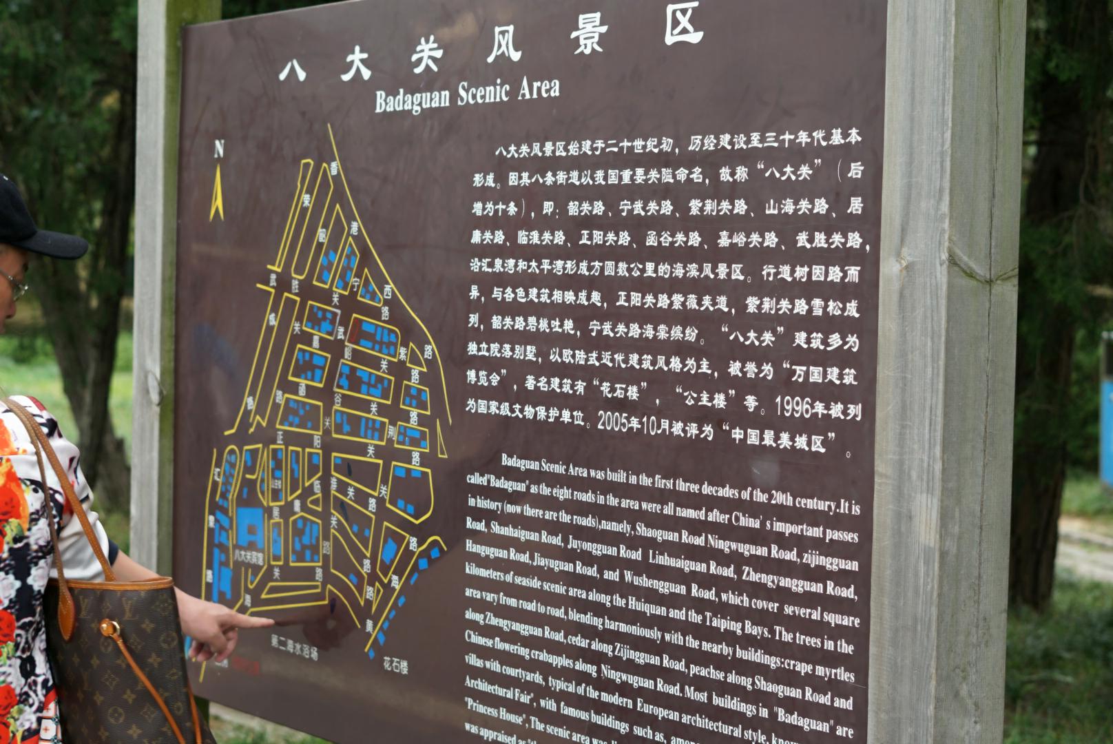 青岛国庆节，繁华盛景与浓厚爱国情怀的交融，青岛国庆节，繁华盛景与爱国情交织的节日庆典